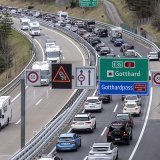 Chaque été, les voitures sont nombreuses à traverser le tunnel du Gothard (image d'illustration).